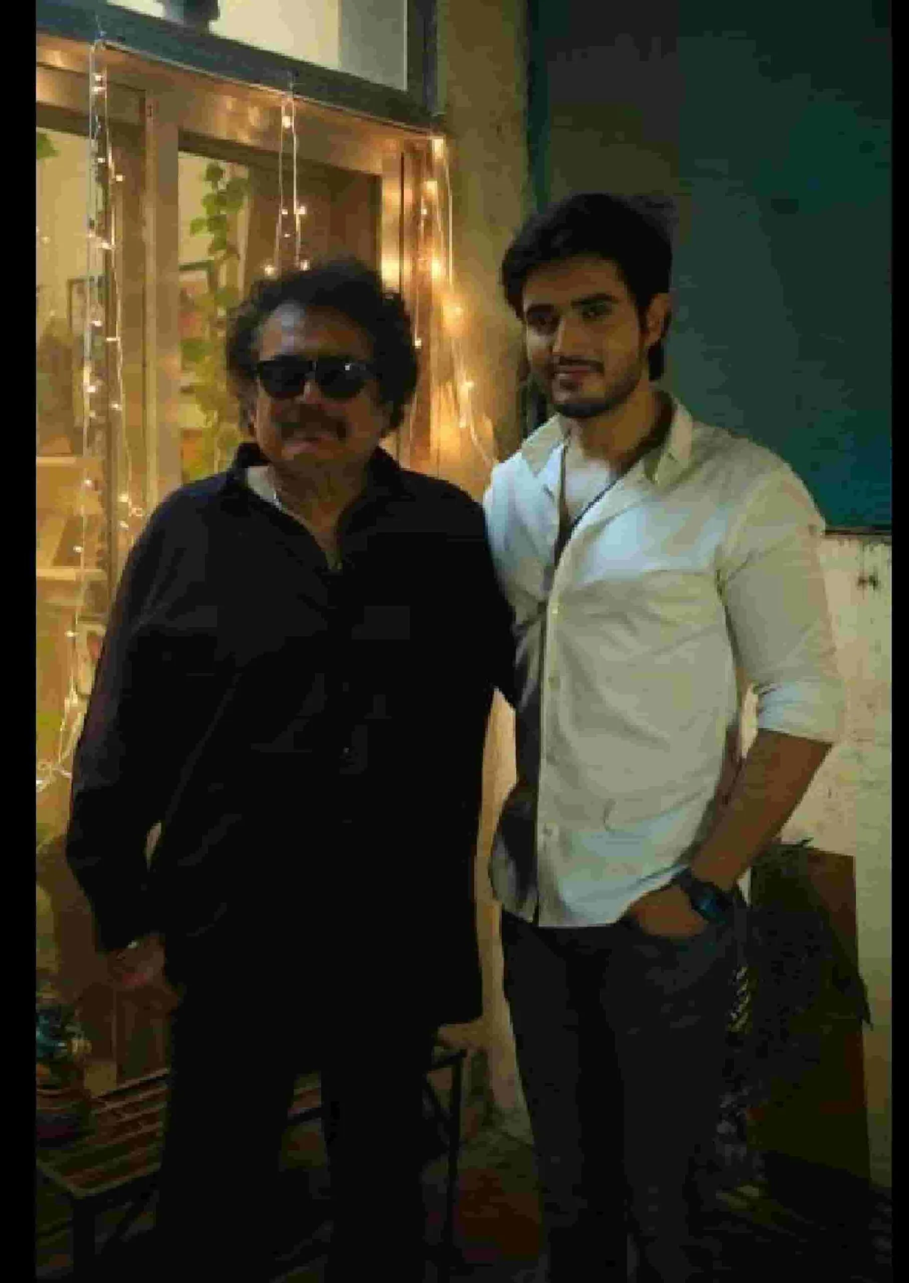 Deepak Balraj with star-son Bobby Vij-min