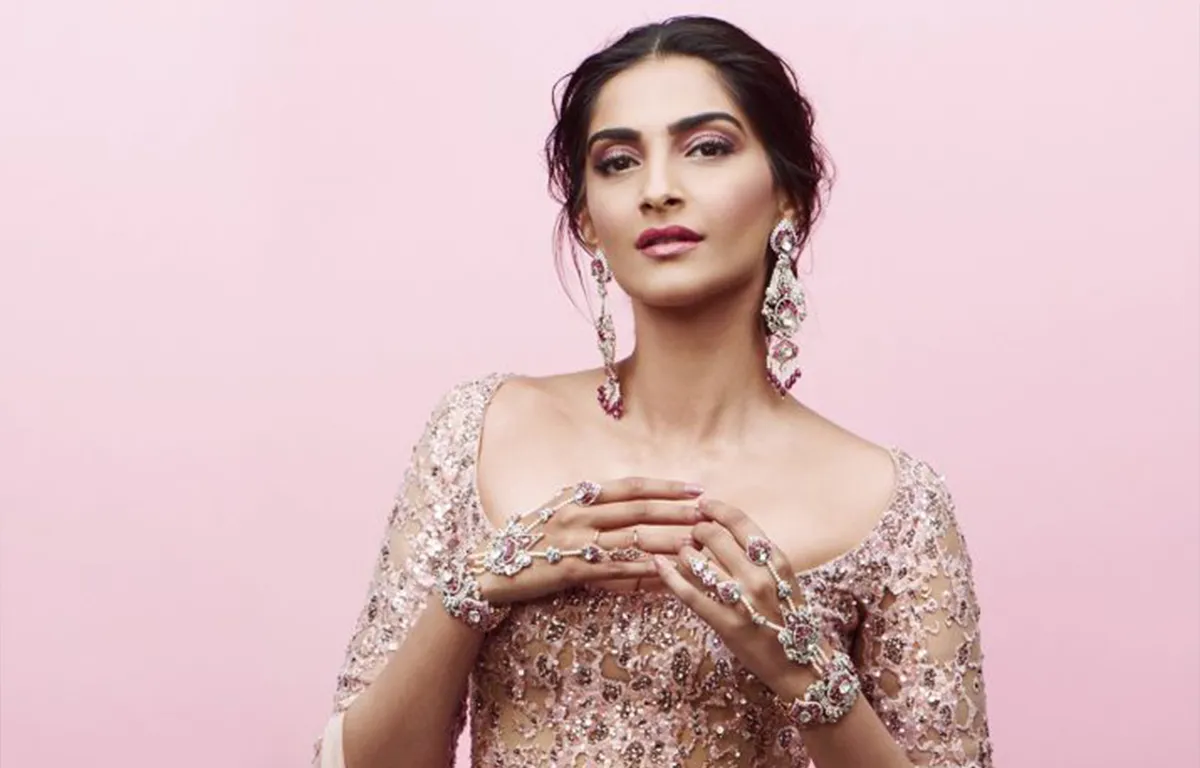 SONAM KAPOOR: I AM NOT PLAYING AN ACTRESS IN SANJAY DUTT'S BIOPIC!
