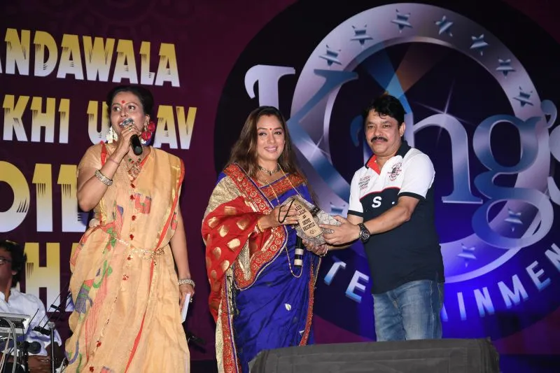 Roopali Ganguly Felicitated By Kingshook Goon And Shomu Mitra