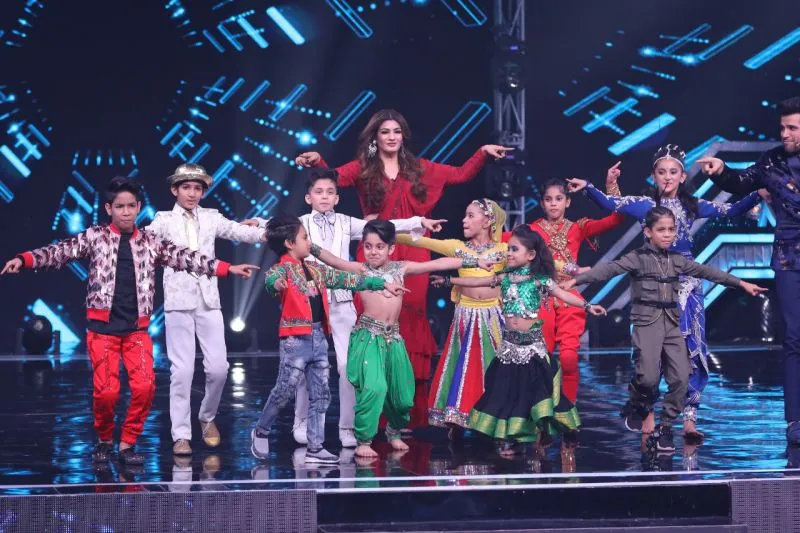 Guest Judge Raveena Tandon shakes a leg with the contestants of Super Dancer Chapter 3