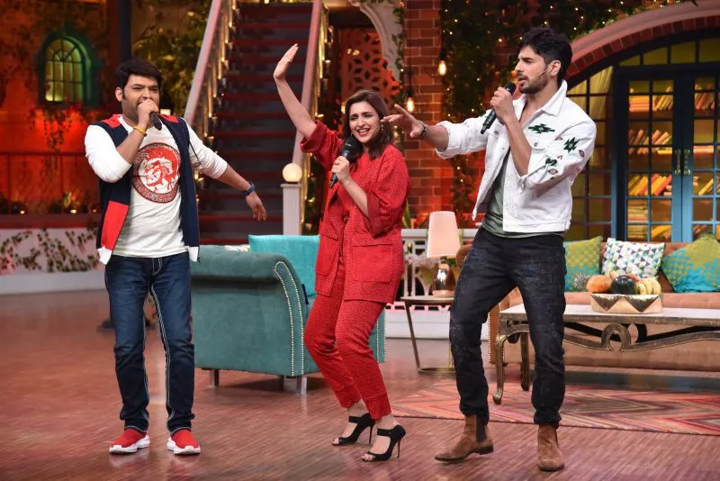 Kapil Sharma, Sidharth Malhotra and Parineeti Chopra singing on the sets