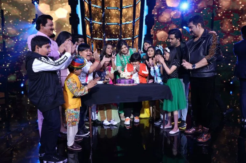 Veterans Udit Narayan And Kumar Sanu Celebrates Top 16 With Superstar Singer