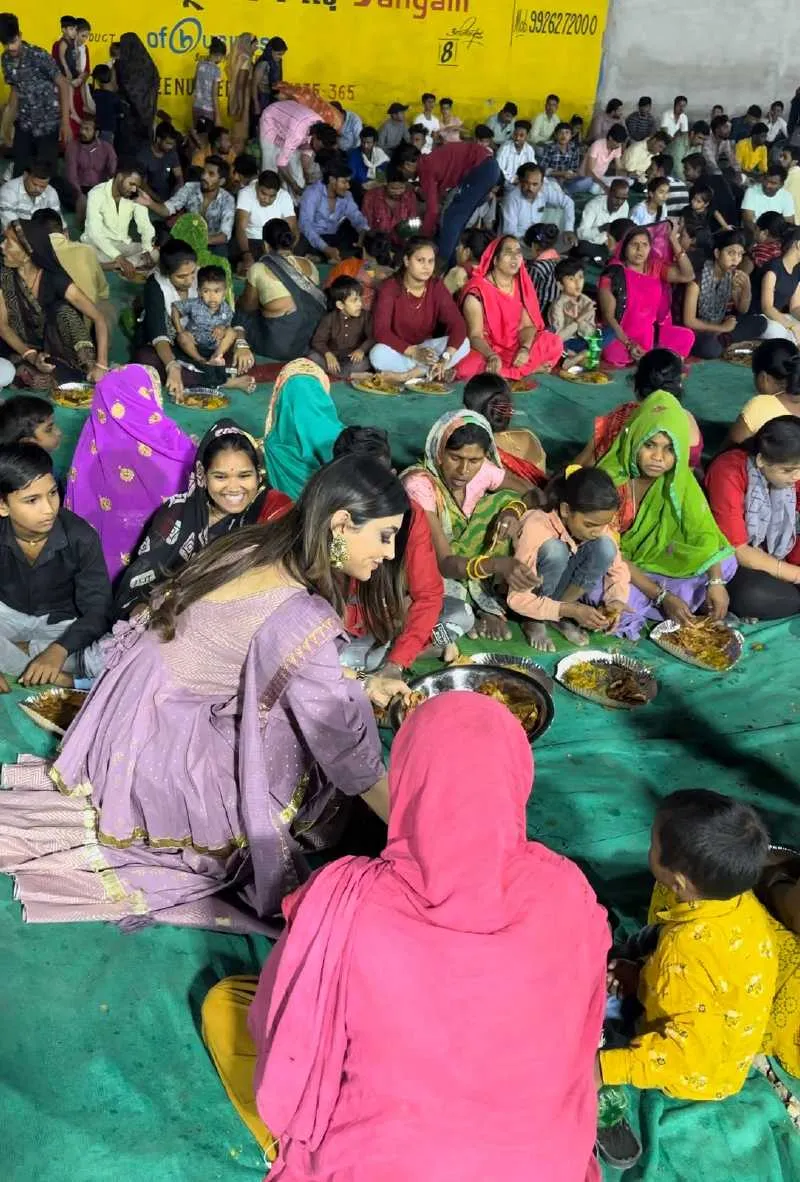 Akanksha Puri's serves food to 10000 people (1)