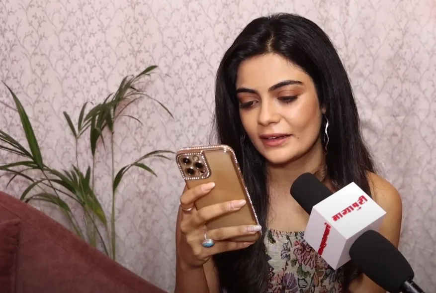 Ankita Khare Reveals Secrets Of Her Phone (2)