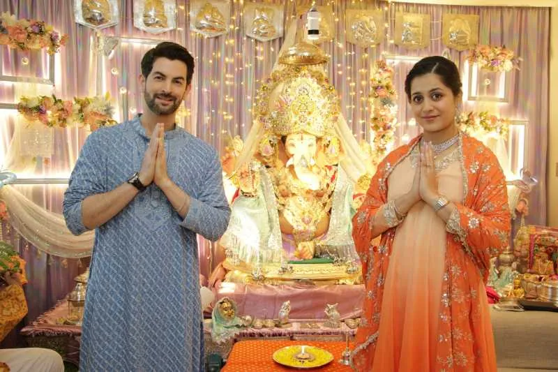 Neil Nitin Mukesh with wife Rukmini Sahay celebrating Ganesh Chaturthi 2023