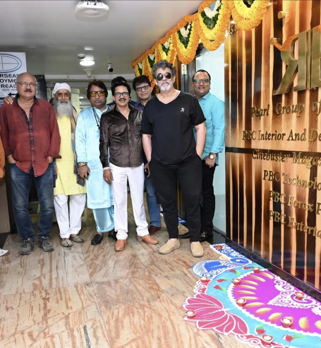 Diwali Ronnie R with Deepak Tijori, Dilip Sen, Aroon Bakshi, Pankaj Berry -- Nov 2023